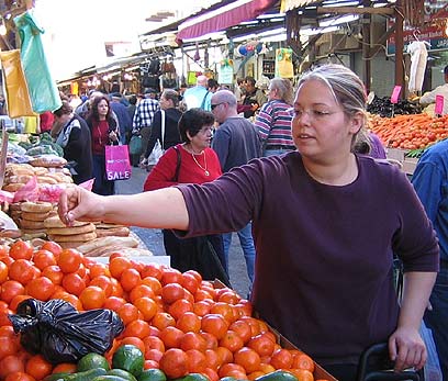 שירה בשוק הכרמל